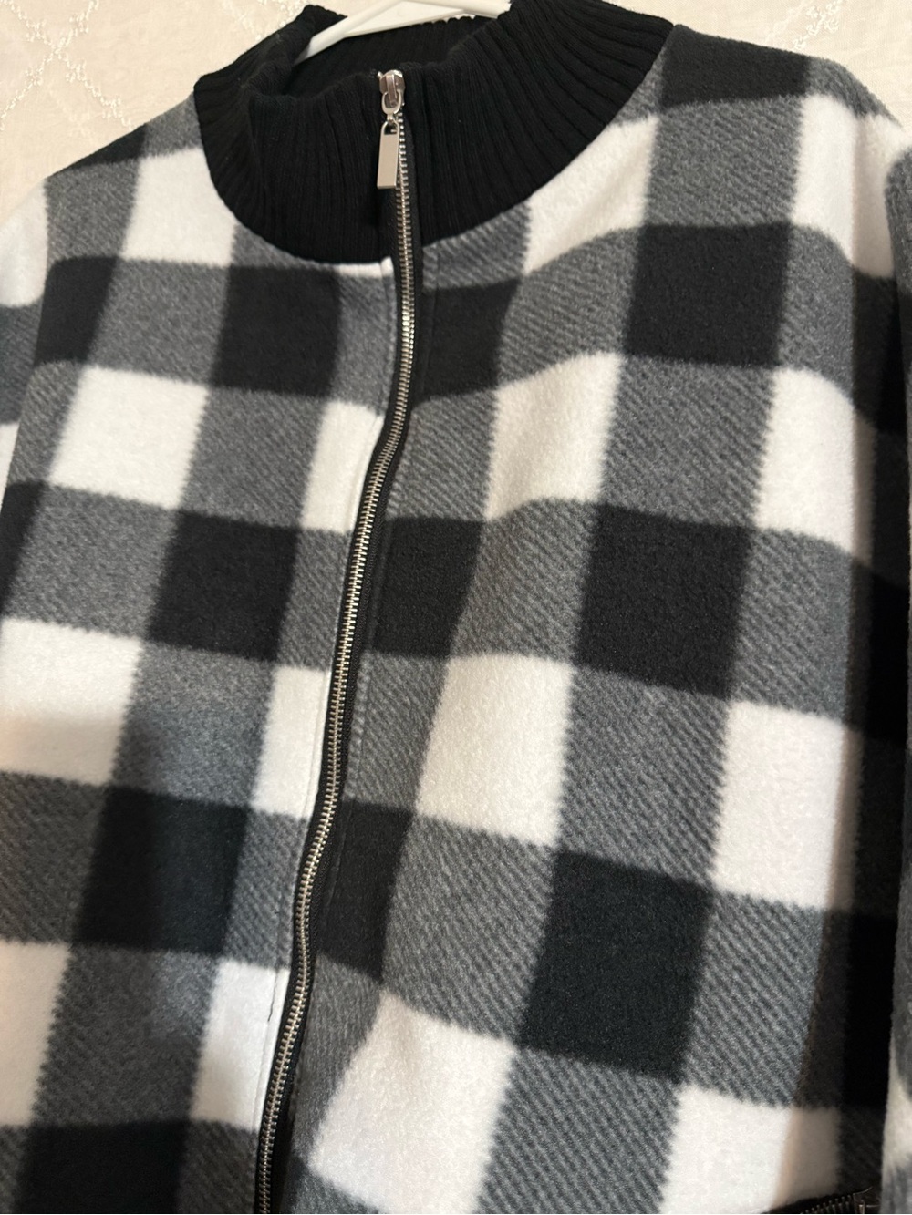 Moda Black and White Plaid Zip-Front Women's Cape - Picture 5 of 8